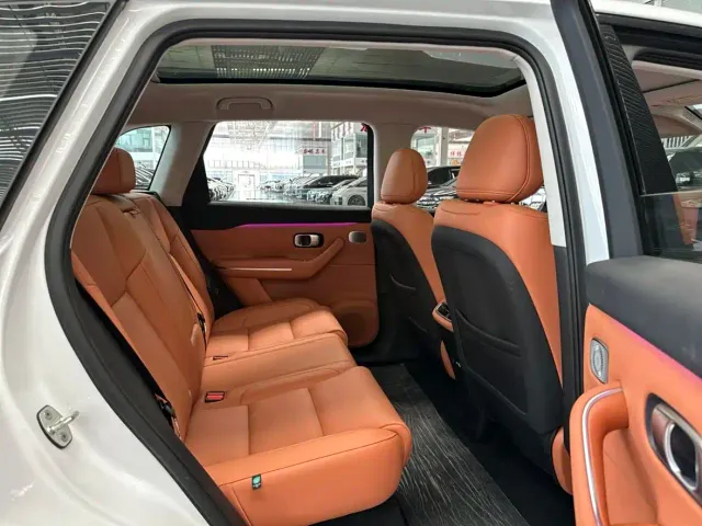 Leapmotor C10 — Фото автомобиля 16