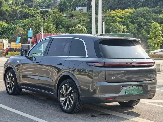 Li Auto L8 — Фото автомобиля 6