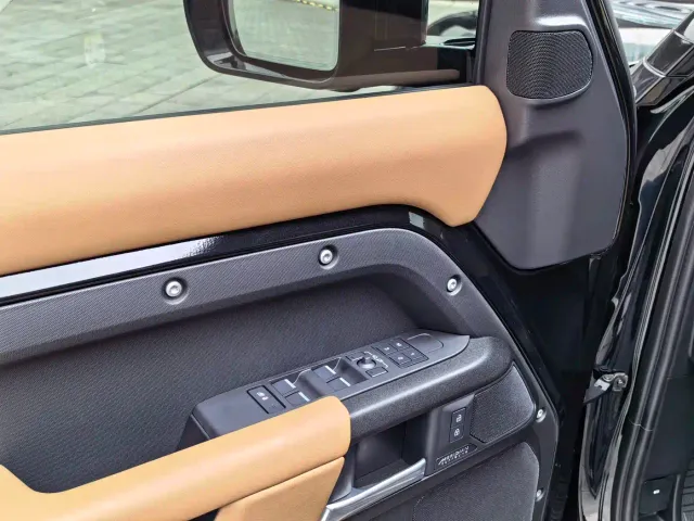 Land Rover Defender — Фото автомобиля 9