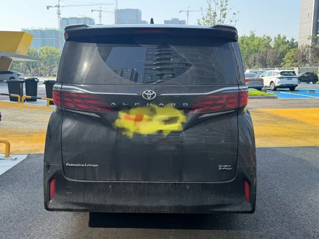 Toyota Alphard — Фото автомобиля 4