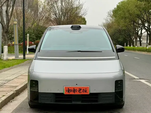 Li Auto MEGA — Фото автомобиля 6