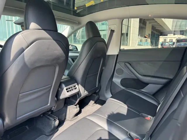 Tesla Model Y — Фото автомобиля 11
