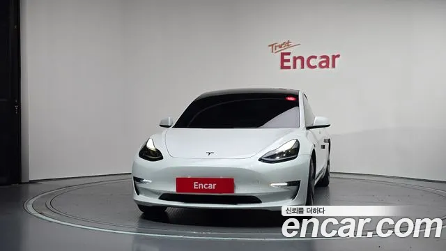 Tesla Model 3 — Фото автомобиля 3