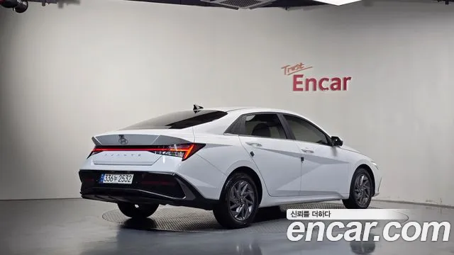 Hyundai Avante CN7 — Фото автомобиля 2