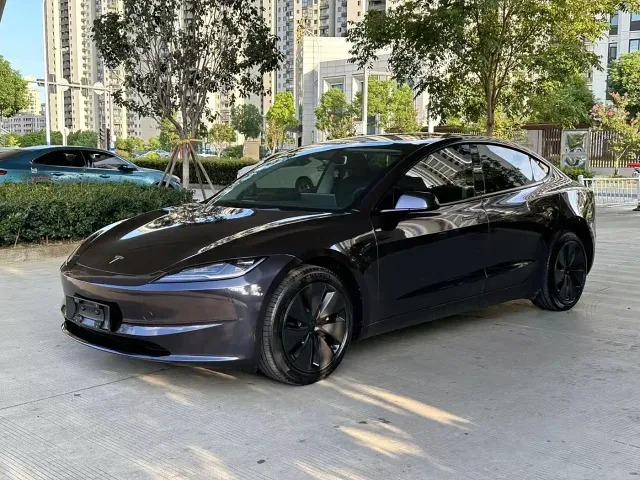 Tesla Model 3 — Фото автомобиля 2