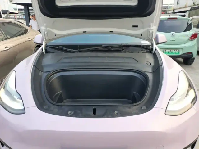 Tesla Model Y — Фото автомобиля 19