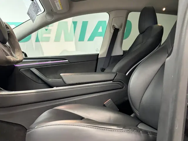 Tesla Model Y — Фото автомобиля 6