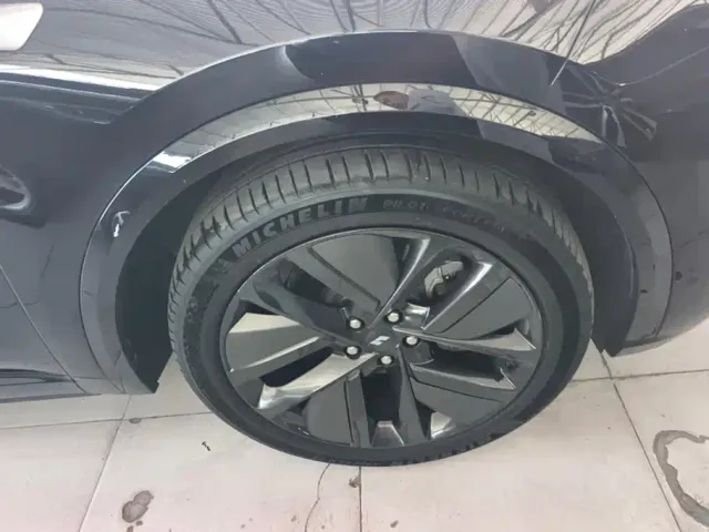 Li Auto L9 — Фото автомобиля 6