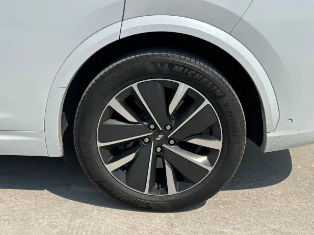 Li Auto L7 — Фото автомобиля 2