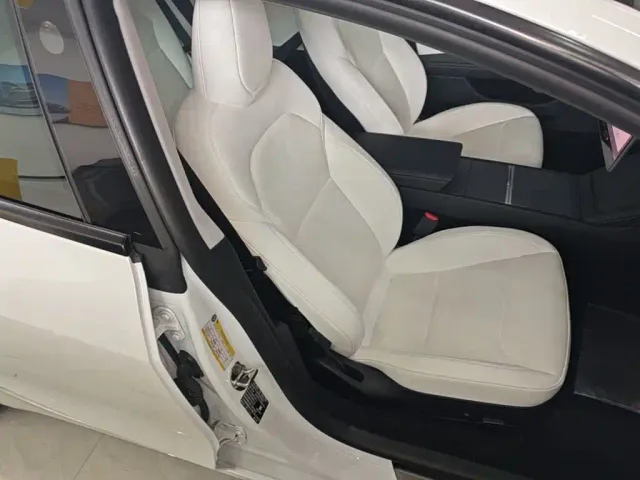 Tesla Model 3 — Фото автомобиля 24