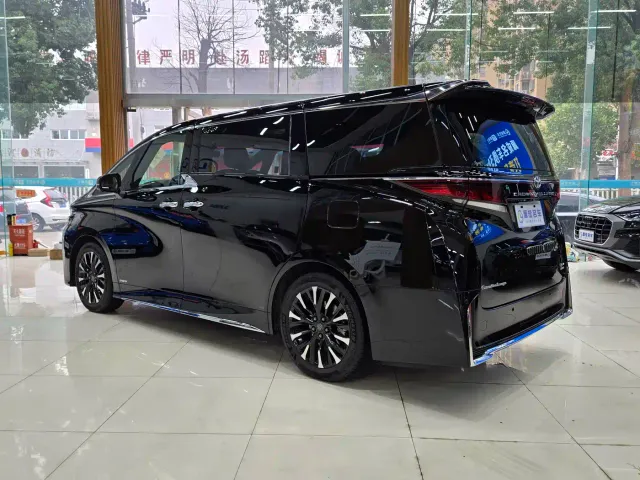 Toyota Vellfire — Фото автомобиля 16