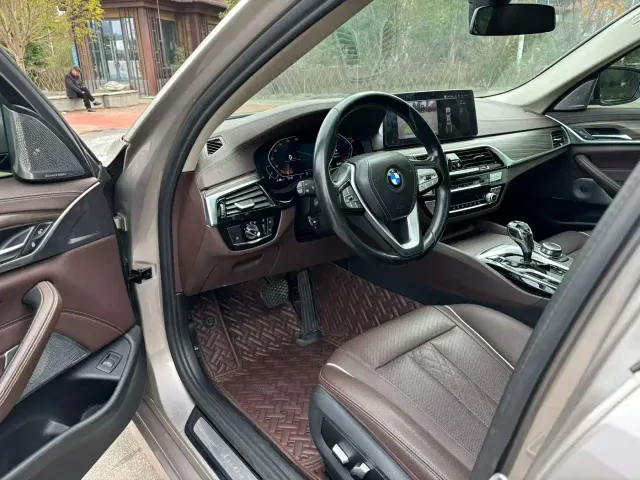 BMW 5 Series — Фото автомобиля 4