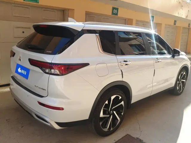 Mitsubishi Outlander — Фото автомобиля 3