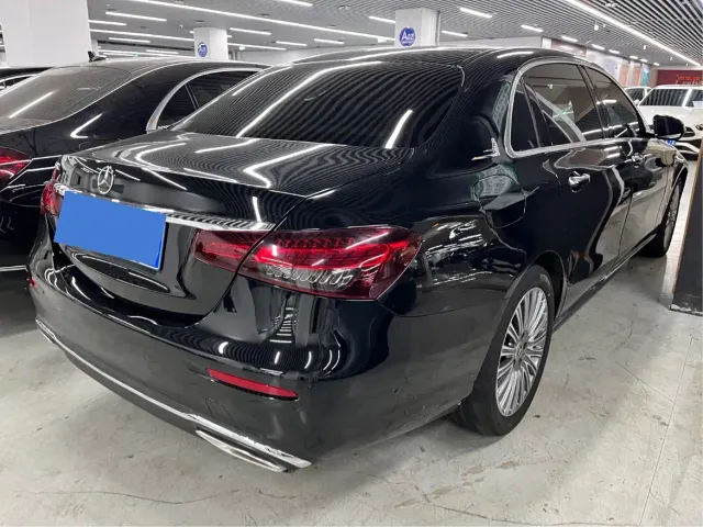 Mercedes-Benz E-Class — Фото автомобиля 12