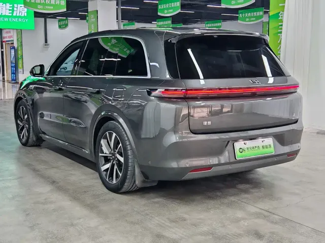 Li Auto L8 — Фото автомобиля 4