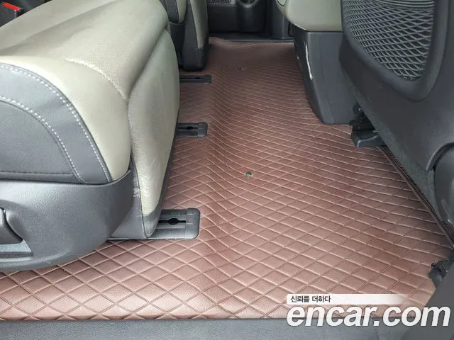 Kia Carnival Generation 4 — Фото автомобиля 10