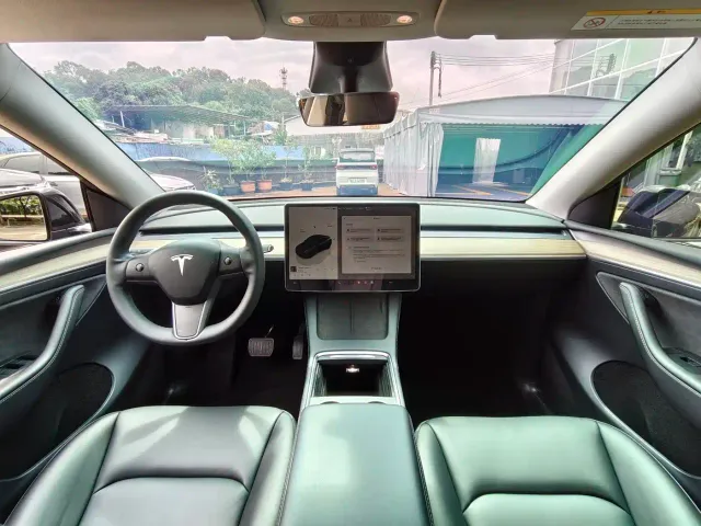 Tesla Model Y — Фото автомобиля 11