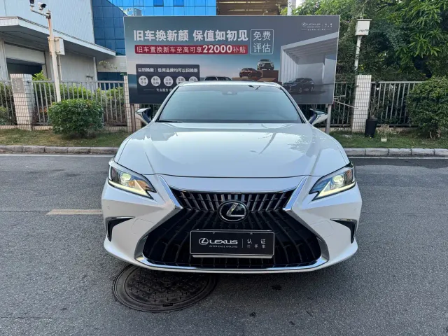 Lexus ES — Фото автомобиля 2