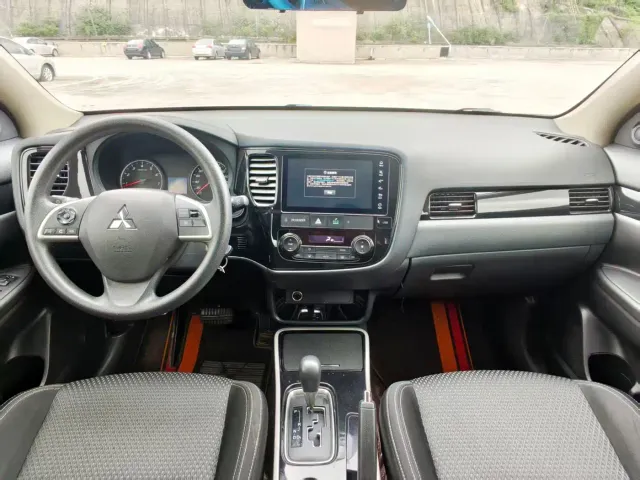Mitsubishi Outlander — Фото автомобиля 6