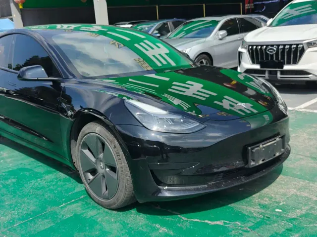 Tesla Model 3 — Фото автомобиля 3