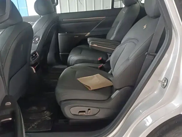 Dongfeng eπ 008 — Фото автомобиля 16
