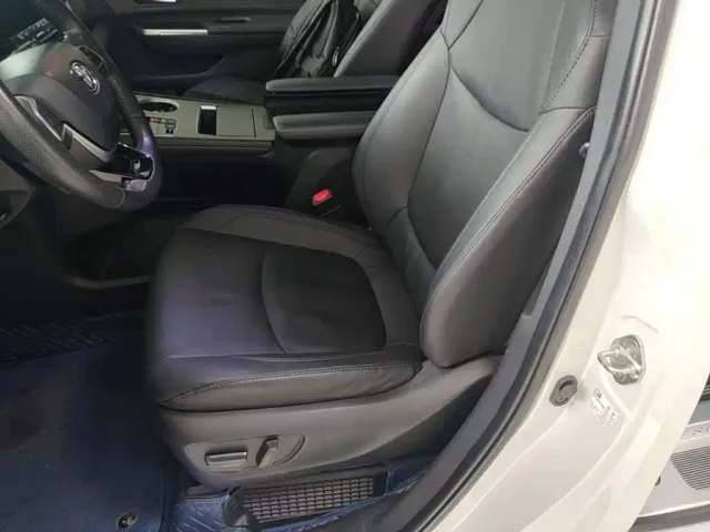 Toyota Sienna — Фото автомобиля 14