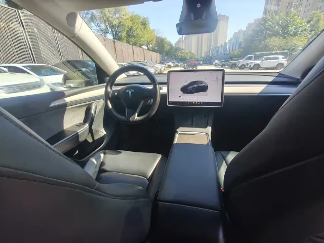 Tesla Model Y — Фото автомобиля 7
