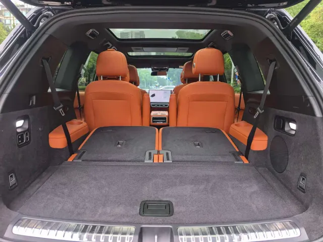 Li Auto L8 — Фото автомобиля 9