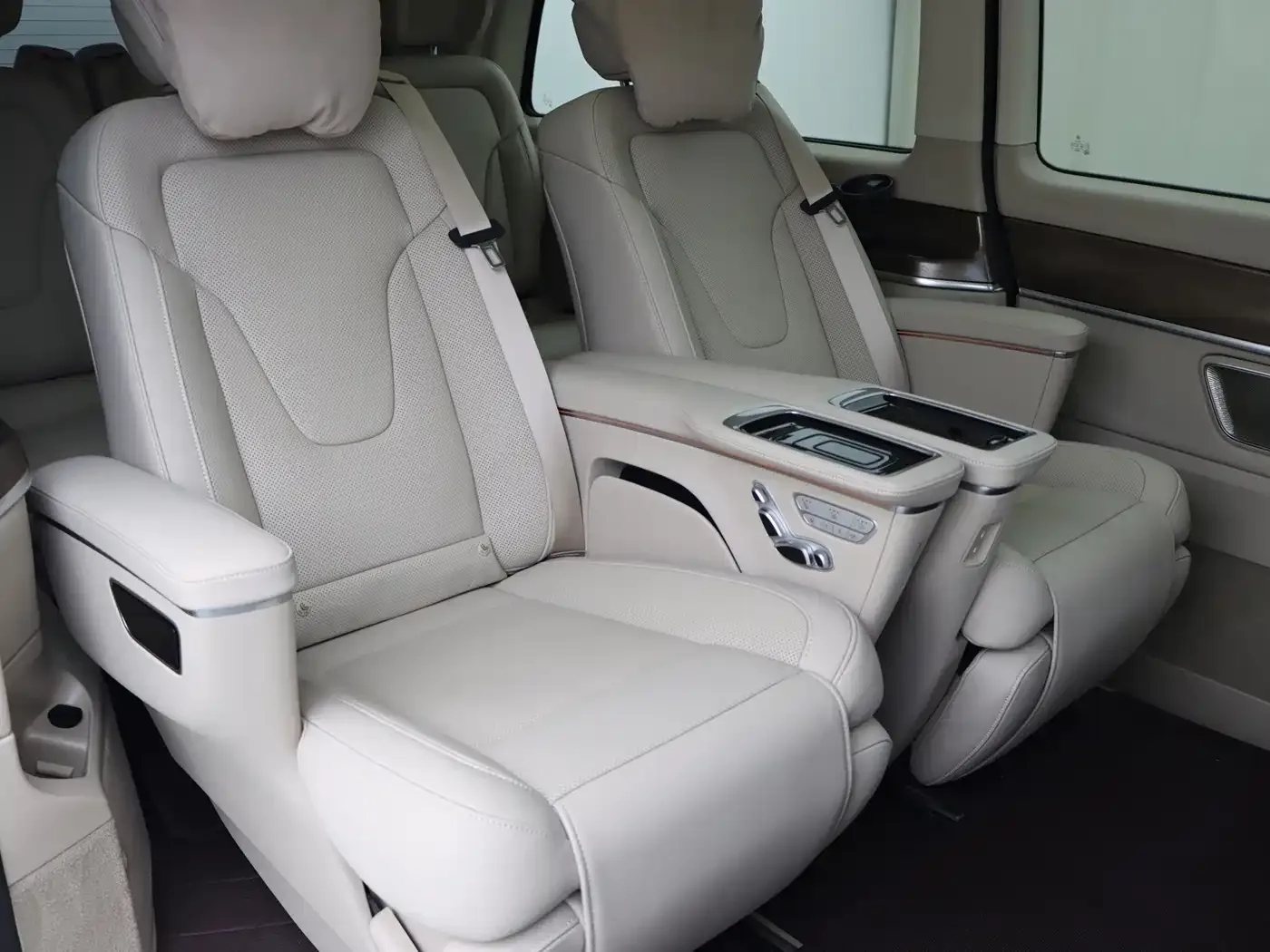 Mercedes-Benz Mercedes-Benz V-Class 2022 V 260 L Long Wheelbase Luxury Edition — Фото автомобиля 12