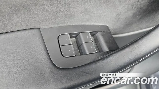 Tesla Model Y — Фото автомобиля 27