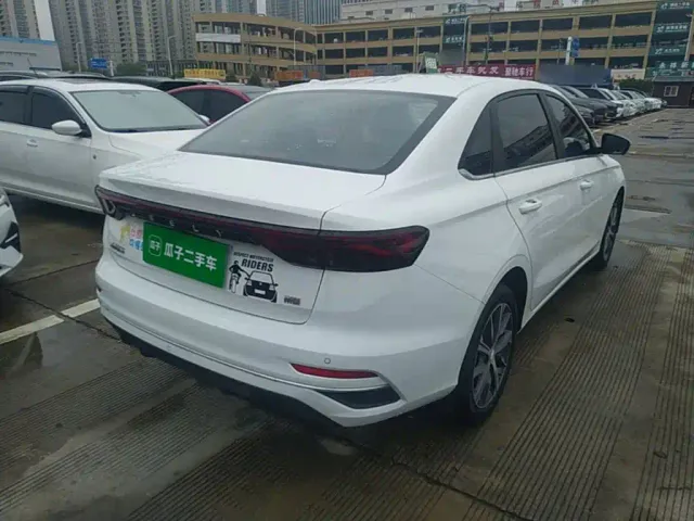 Geely Emgrand — Фото автомобиля 6