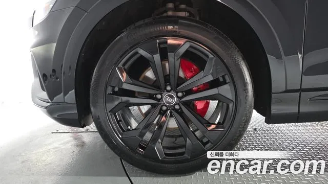 Audi Q8 55 TFSI quattro Premium — Фото автомобиля 5