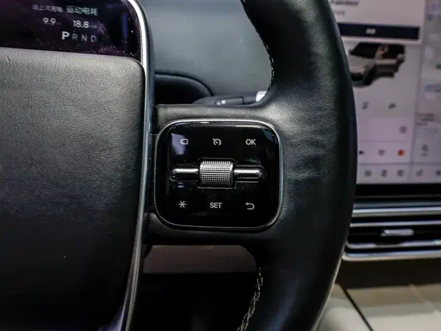 Li Auto L8 — Фото автомобиля 15