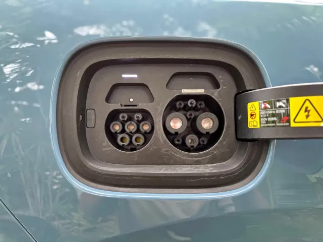 Li Auto L8 — Фото автомобиля 21