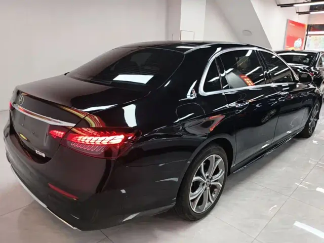 Mercedes-Benz E-Class — Фото автомобиля 6