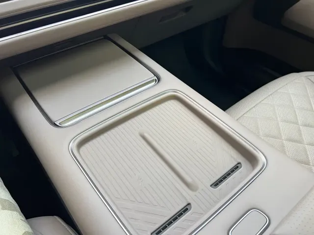 Li Auto L8 — Фото автомобиля 26