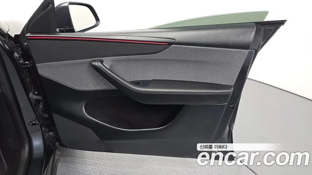 Tesla Model Y — Фото автомобиля 24