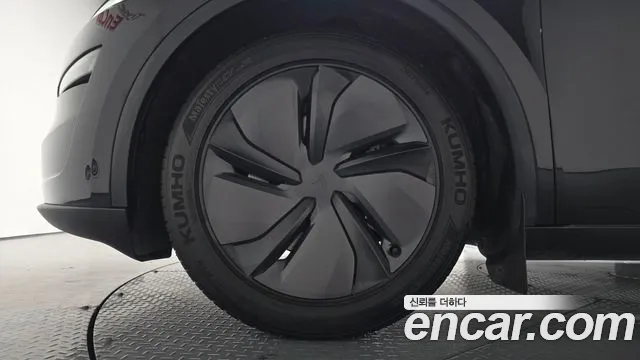 Tesla Model Y — Фото автомобиля 5