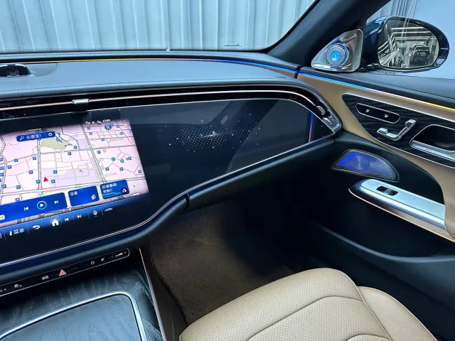 Mercedes-Benz E-Class — Фото автомобиля 21