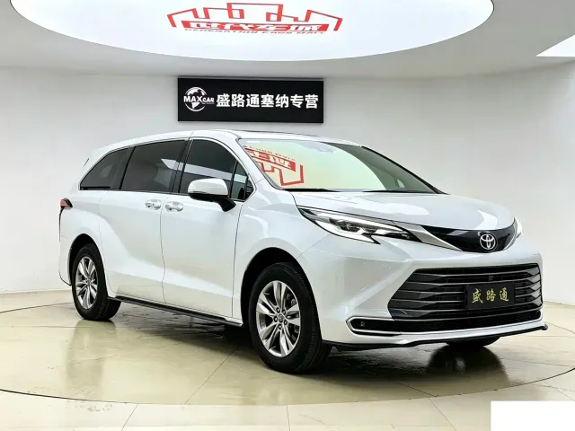Toyota Sienna — Фото автомобиля 3