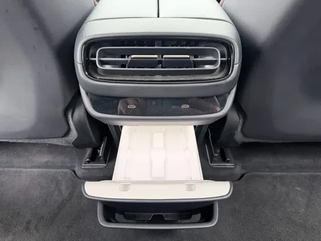Xiaomi Auto Xiaomi SU7 2024 AWD Extended Range Advanced Smart Driving Max Edition — Фото автомобиля 12