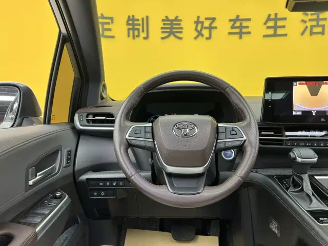Toyota Sienna — Фото автомобиля 17