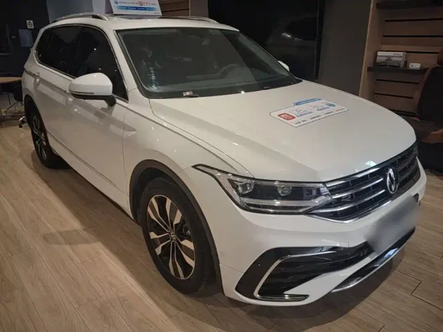 Volkswagen Tiguan L — Фото автомобиля 3