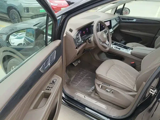 Volkswagen Viloran 2024 380TSI Executive Edition — Фото автомобиля 15