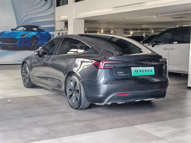 Tesla Model 3 — Фото автомобиля 7