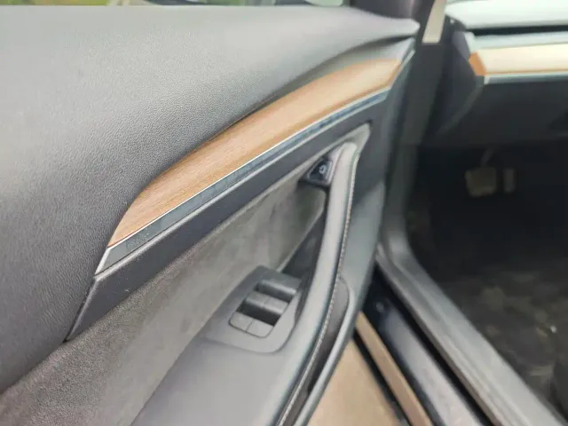 Tesla Model 3 — Фото автомобиля 10
