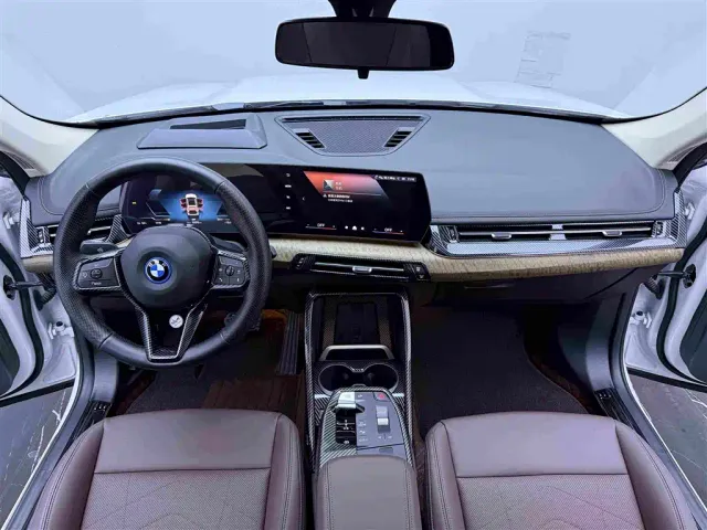 BMW iX1 — Фото автомобиля 14
