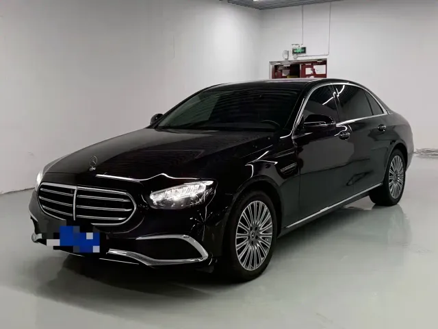 Mercedes-Benz E-Class — Фото автомобиля 2