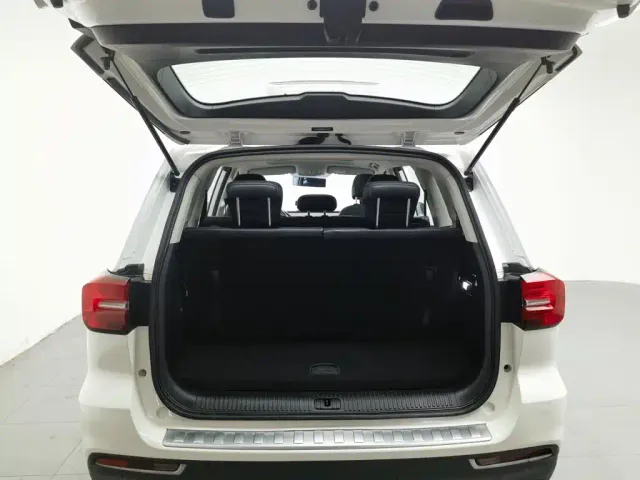 Roewe RX8 — Фото автомобиля 16