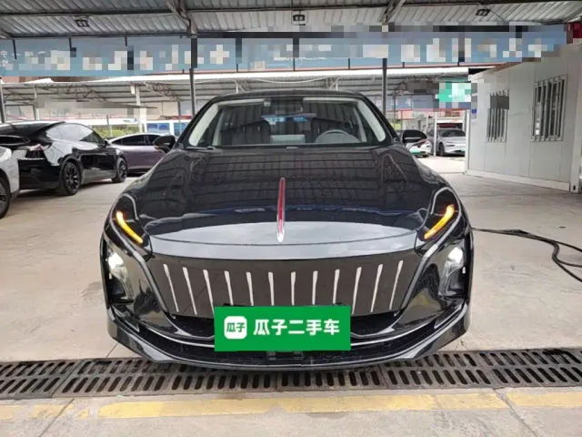 Hongqi E-QM5 — Фото автомобиля 2